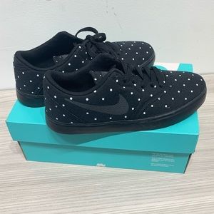 Girls Nike skater shoes